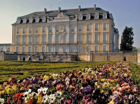 Schloss Augustusburg in Brühl staat op de werelderfgoedlijst van de UNESCI