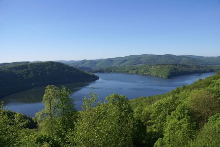 wandelen op de urwaldsteig aan de Edersee